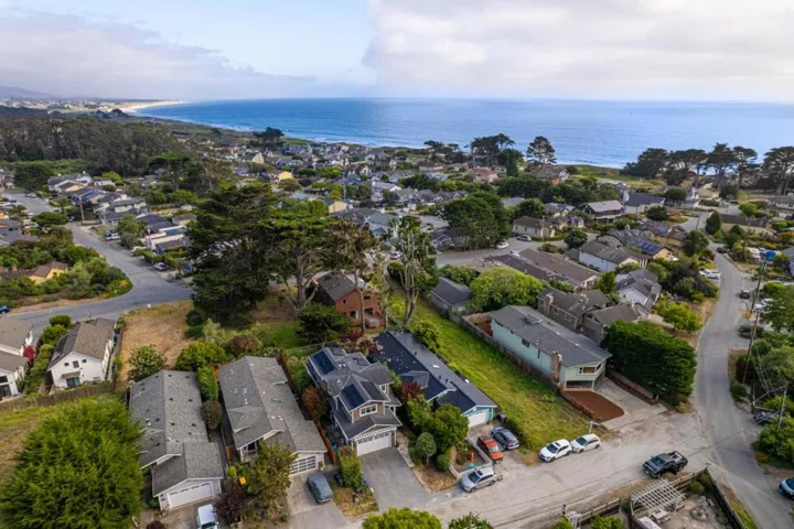 412 Lee Avenue, Half Moon Bay, California 94019