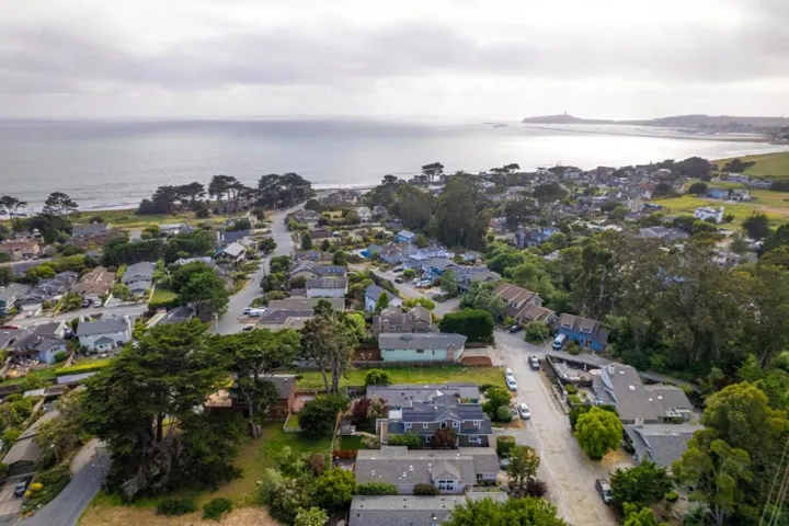 412 Lee Avenue, Half Moon Bay, California 94019