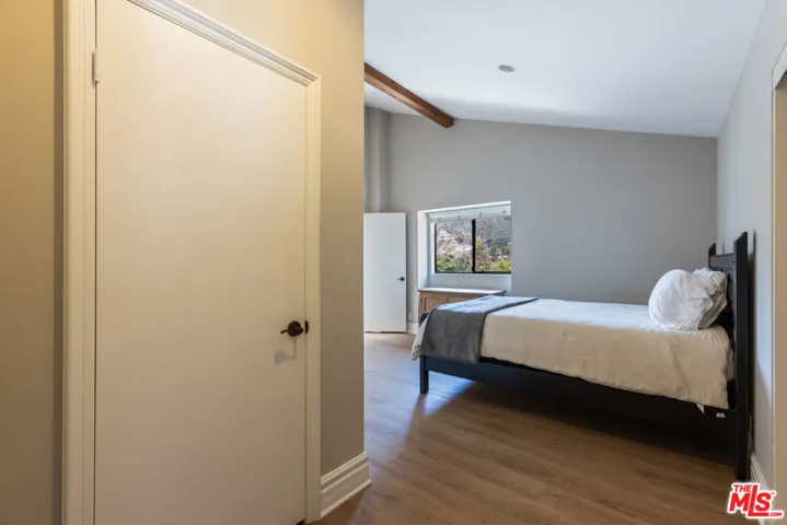 1541 Palisades Drive, Pacific Palisades, California 90272