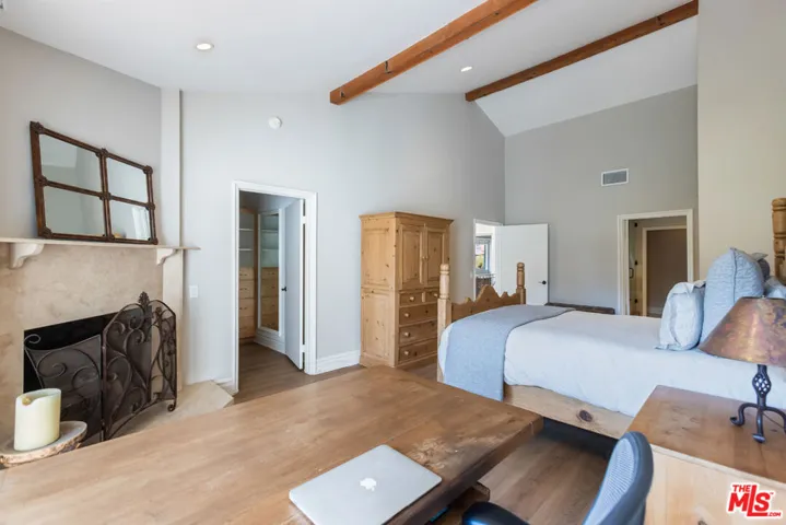 1541 Palisades Drive, Pacific Palisades, California 90272