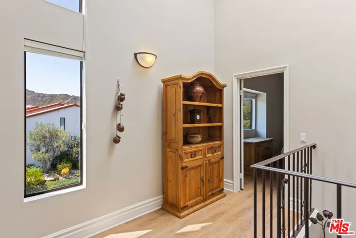 1541 Palisades Drive, Pacific Palisades, California 90272