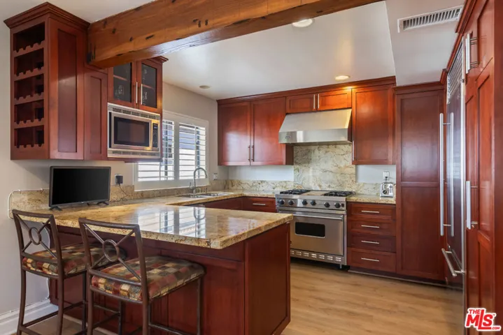 1541 Palisades Drive, Pacific Palisades, California 90272