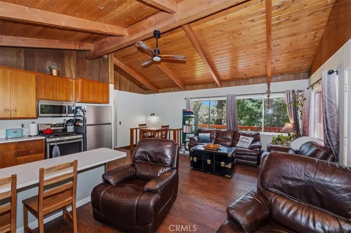 1069 Jungfrau Drive, Crestline, California 92325