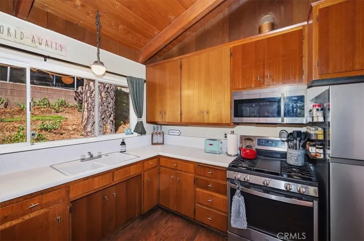 1069 Jungfrau Drive, Crestline, California 92325