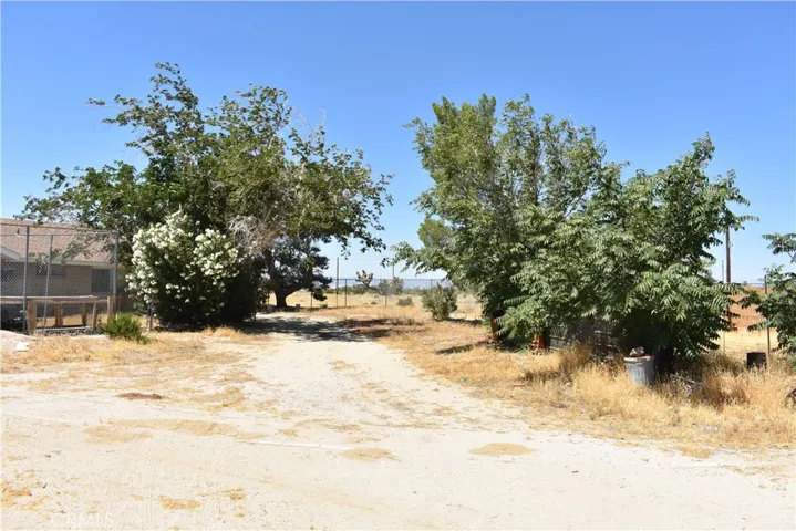 6293 Backus Road, Mojave, California 93501