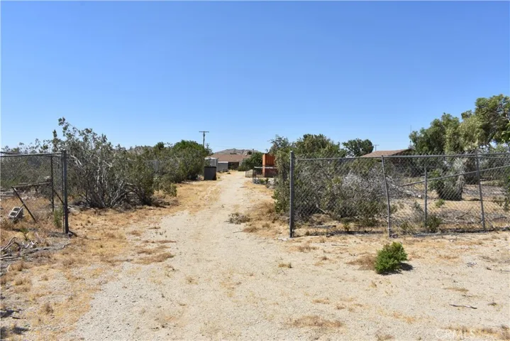6293 Backus Road, Mojave, California 93501