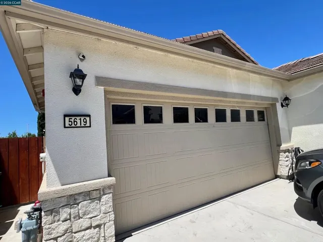 Side Gate