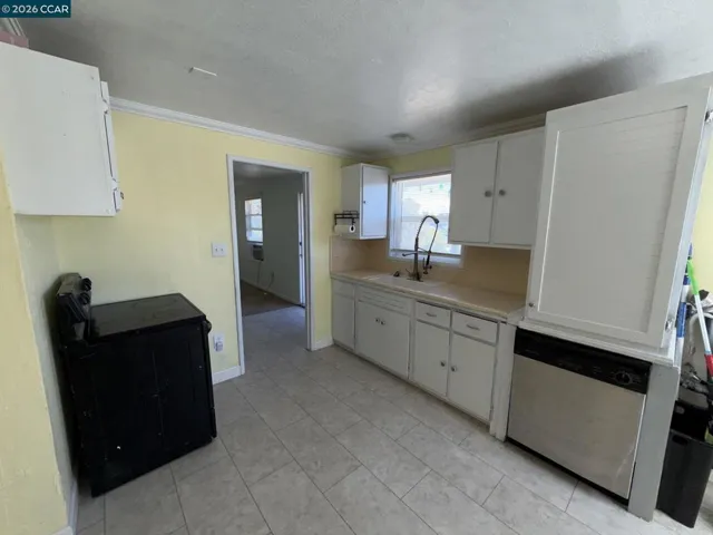 Lower kitchen
