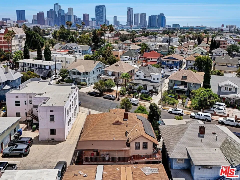 1421 Courtland Avenue, Los Angeles, California 90006 — photo 4