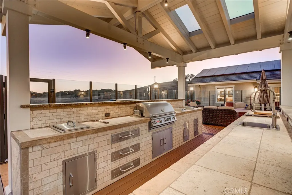 outdoor kitchen appliances