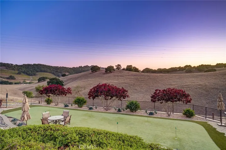 golf course putting green