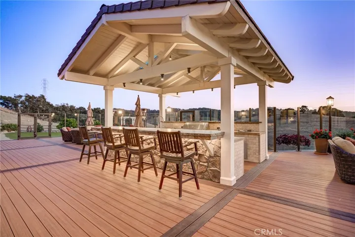 outdoor kitchen