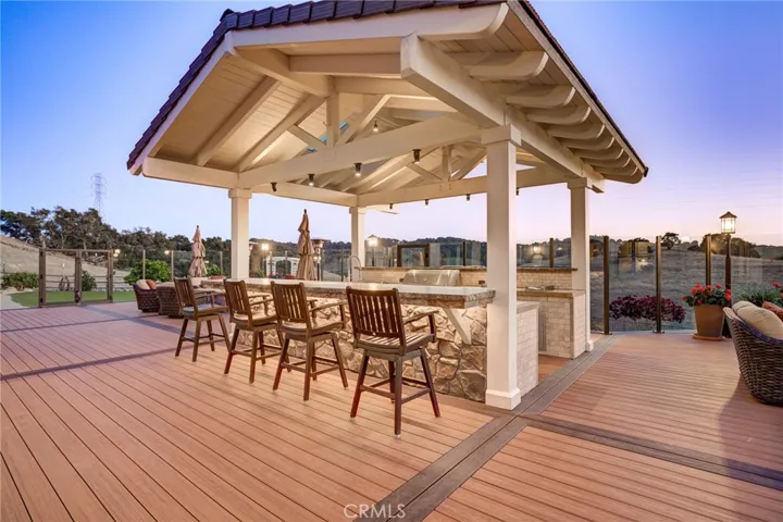 outdoor kitchen