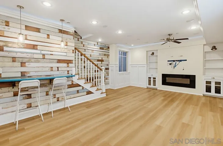 464 C, Coronado, California 92118