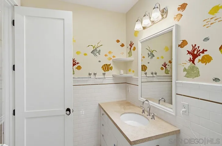 464 C, Coronado, California 92118