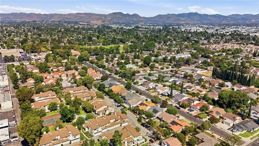 8340 Penfield Ave 35, Winnetka, California 91306