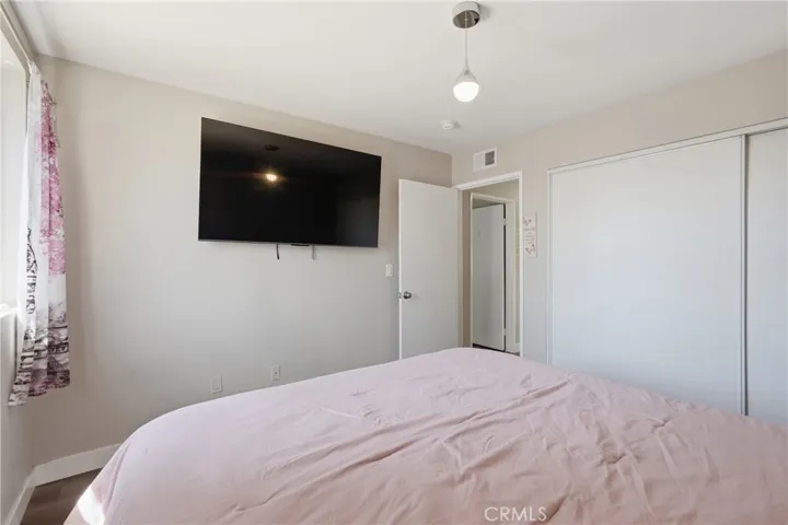 8340 Penfield Ave 35, Winnetka, California 91306