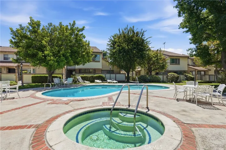 8340 Penfield Ave 35, Winnetka, California 91306
