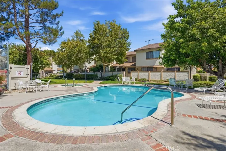 8340 Penfield Ave 35, Winnetka, California 91306