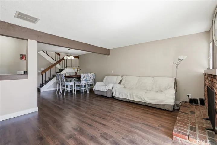 8340 Penfield Ave 35, Winnetka, California 91306