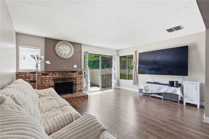 8340 Penfield Ave 35, Winnetka, California 91306