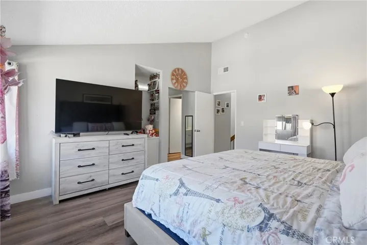 8340 Penfield Ave 35, Winnetka, California 91306