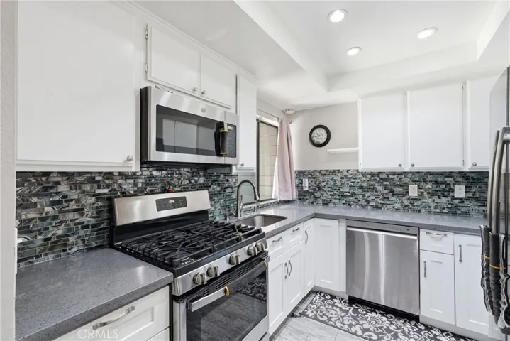 8340 Penfield Ave 35, Winnetka, California 91306