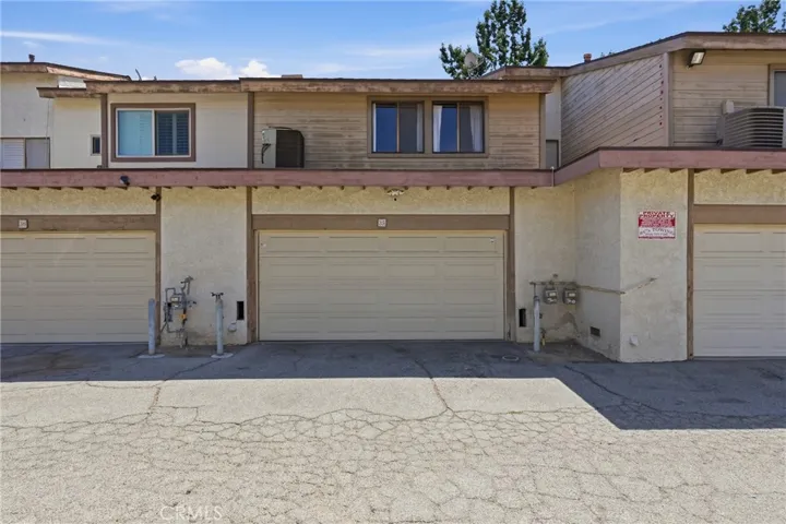 8340 Penfield Ave 35, Winnetka, California 91306
