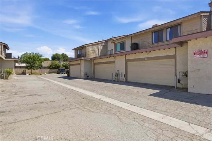 8340 Penfield Ave 35, Winnetka, California 91306