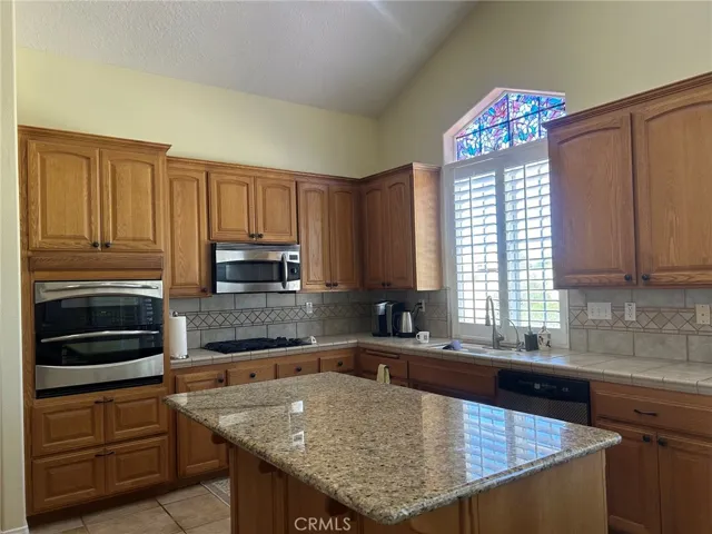 9408 La Cadena Avenue, Oak Hills, California 92344