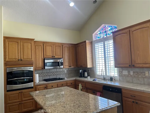 9408 La Cadena Avenue, Oak Hills, California 92344