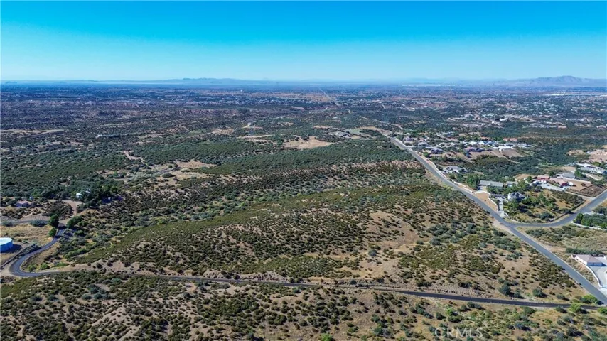 2 Landover Road, Oak Hills, California 92344