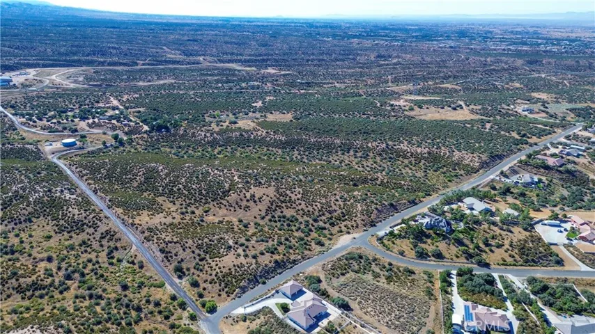 2 Landover Road, Oak Hills, California 92344