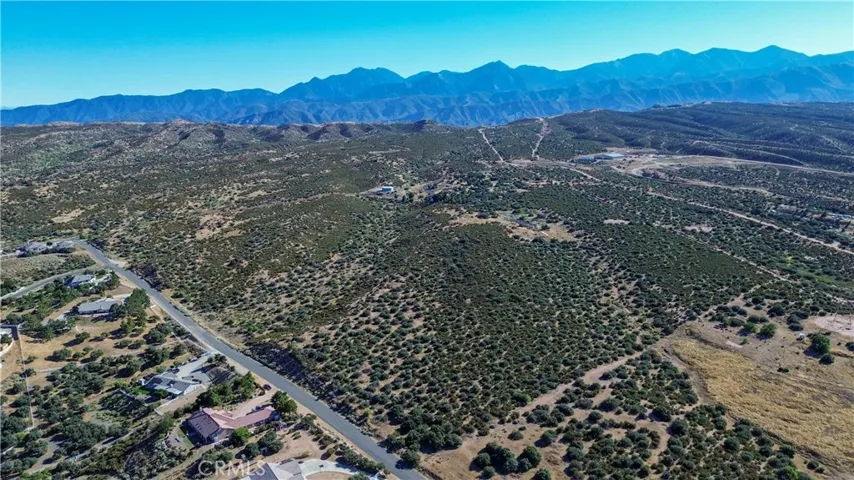 2 Landover Road, Oak Hills, California 92344