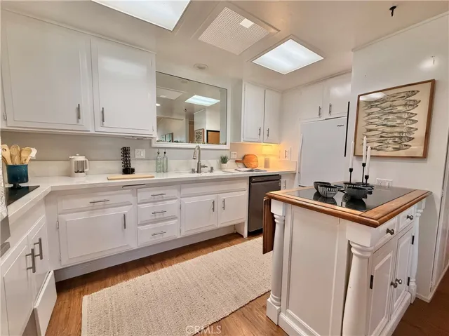 14001 Thunderbird Drive 4l, Seal Beach, California 90740