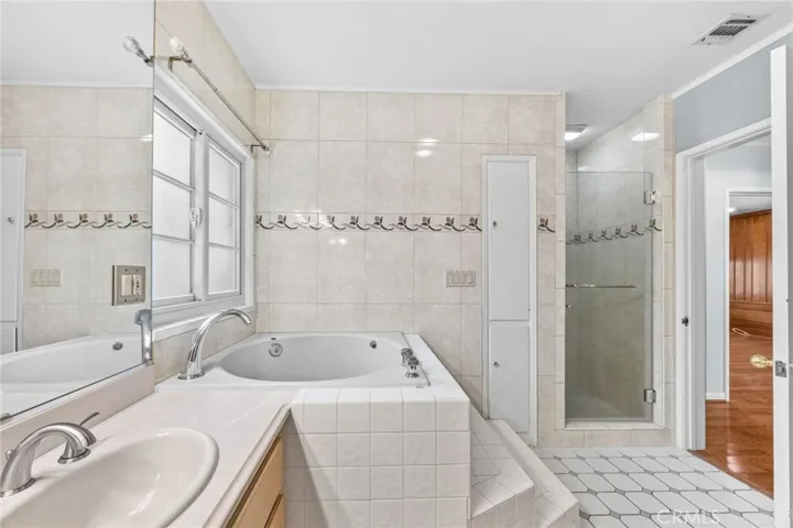2465 Sherwood, San Marino, California 91108