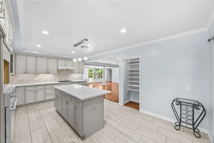 2465 Sherwood, San Marino, California 91108