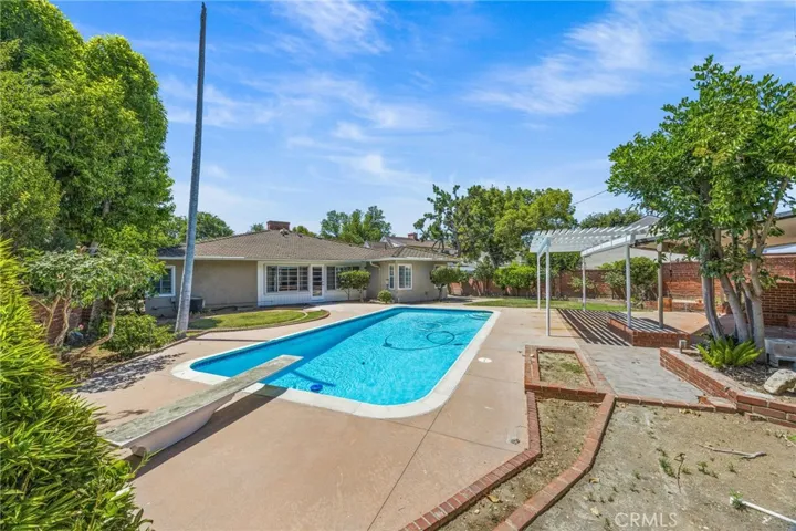 2465 Sherwood, San Marino, California 91108