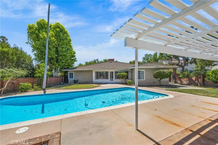 2465 Sherwood, San Marino, California 91108