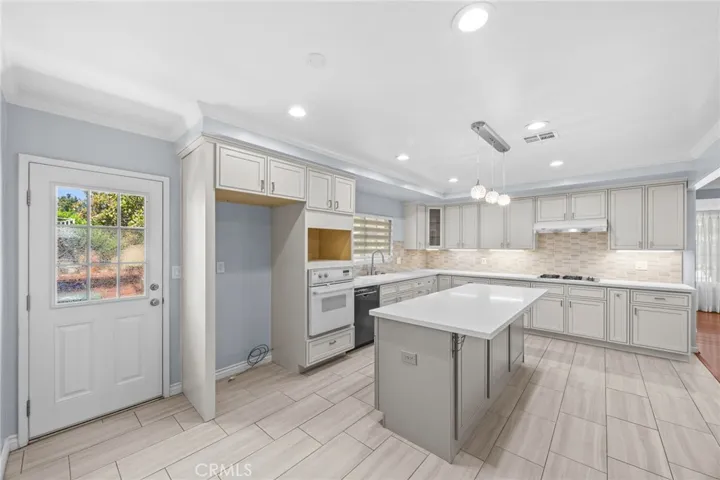 2465 Sherwood, San Marino, California 91108