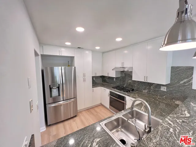 6483 Zuma View Place 104, Malibu, California 90265