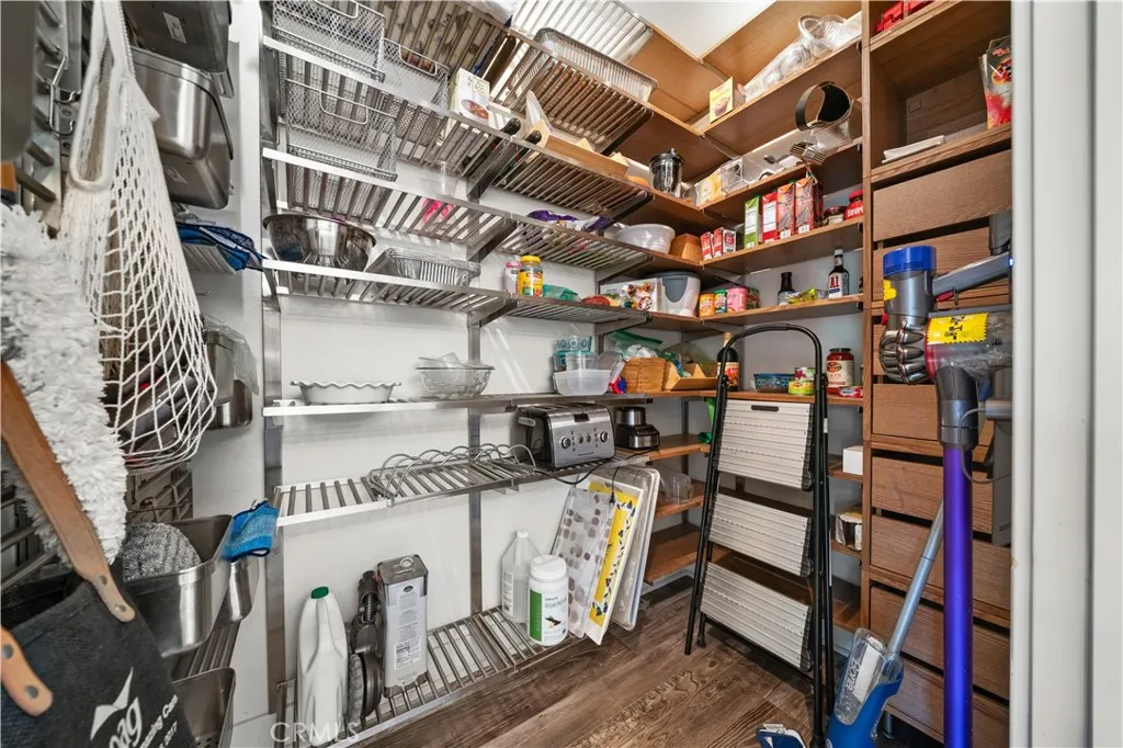 Walk-in Pantry