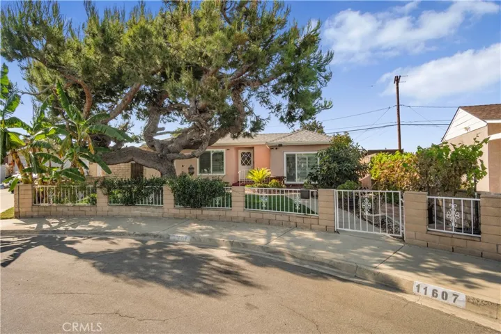 11607 Verbeck, Whittier, California 90606