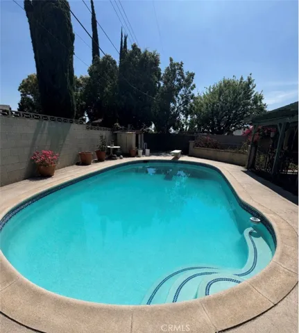 10163 Oak Glen, Montclair, California 91763