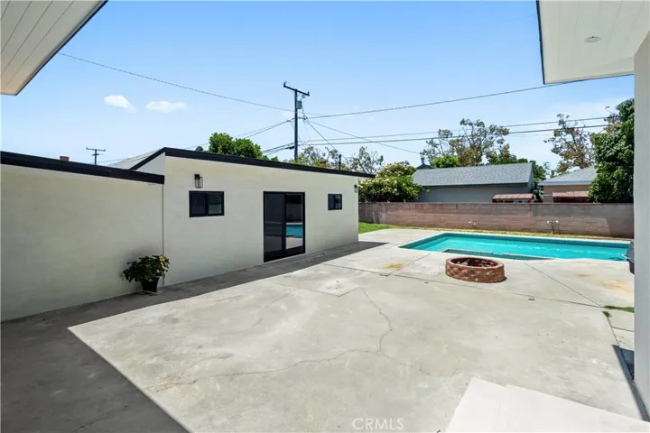 9519 La Reina, Downey, California 90240
