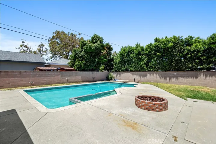 9519 La Reina, Downey, California 90240