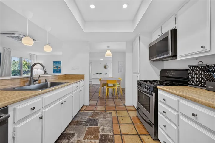 2860 E Ventura Road, Palm Springs, California 92262