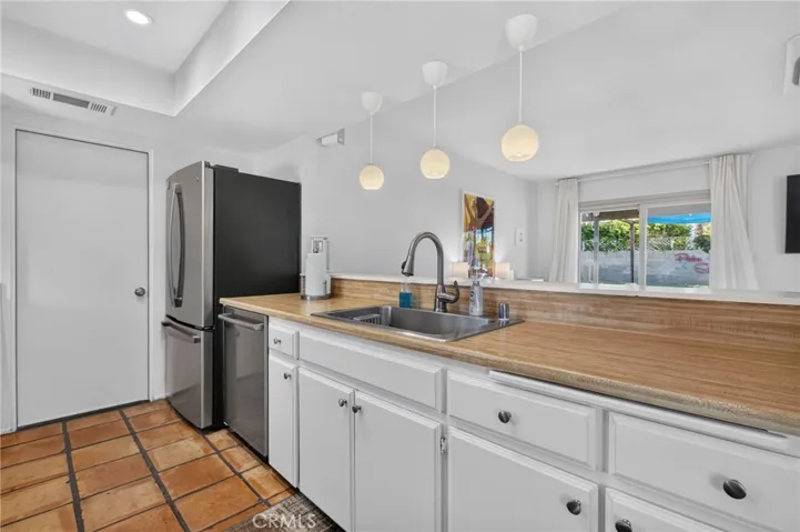 2860 E Ventura Road, Palm Springs, California 92262