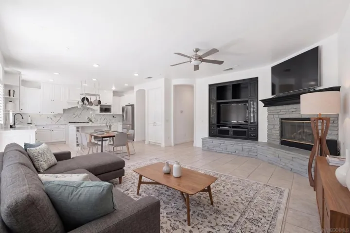 https://zimg.paragon.ice.com/ParagonImages/Property/PA/SDMLS/260014820/17/533/400/33aa2aa191b2c16a1450b38db715e826/3/10ae7a933feb88c56c18348662e88654/260014820-1f49e105-bfbb-48dd-8f4d-6bd0cde4e2c5.JPG