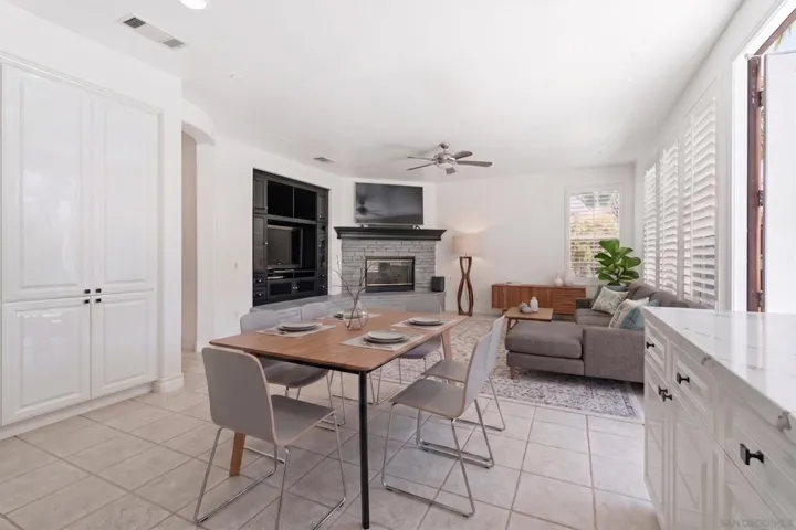 https://zimg.paragon.ice.com/ParagonImages/Property/PA/SDMLS/260014820/18/533/400/3130791f5d485d338ce456f63329fcb9/3/10ae7a933feb88c56c18348662e88654/260014820-7b0440fc-89bc-4a48-9bb6-2cff7369eaaa.JPG